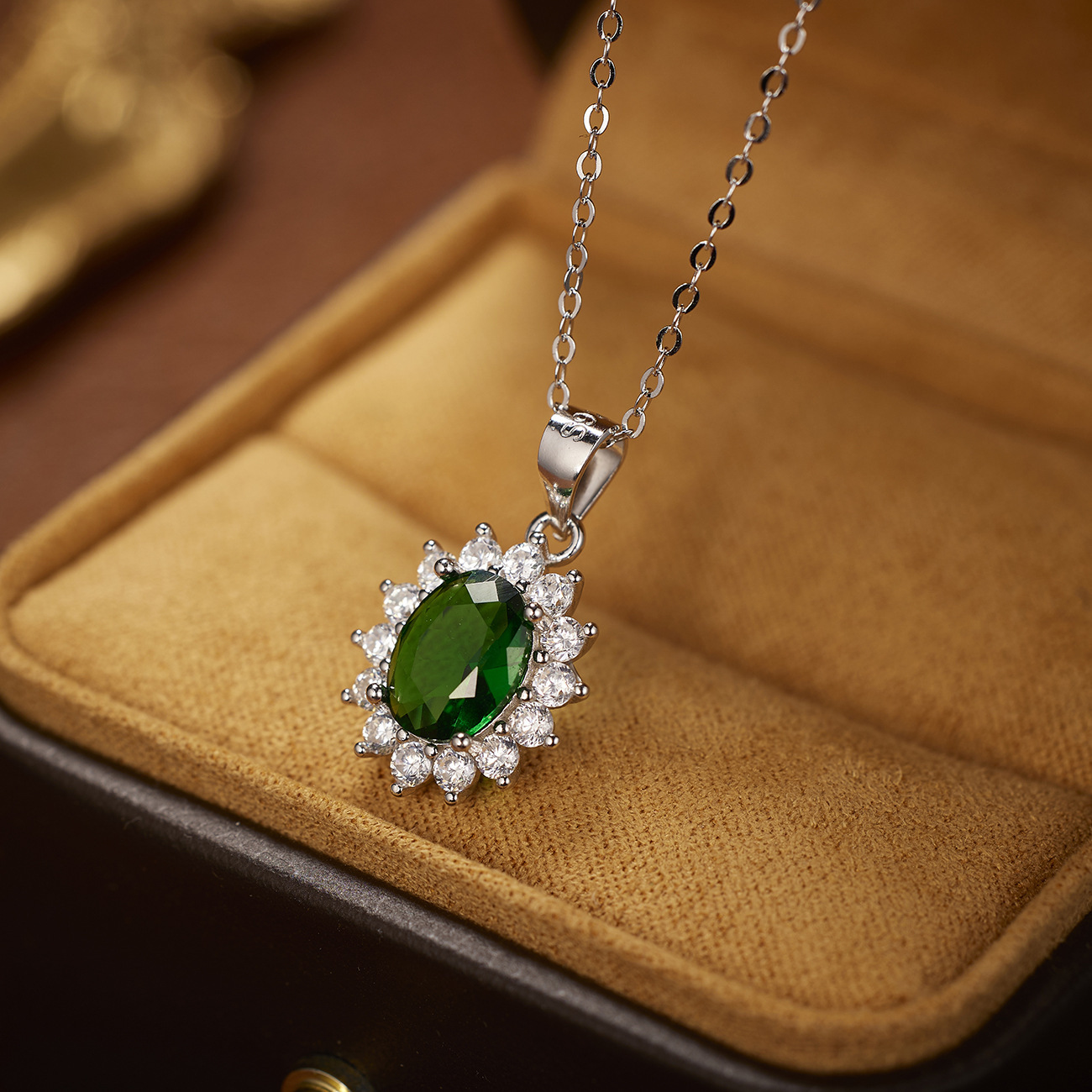 S925 silver-quality emerald jewelry Sunflower Emerald Necklace Women's Light Luxury flower collarbone chain jewelry wholesale full figure