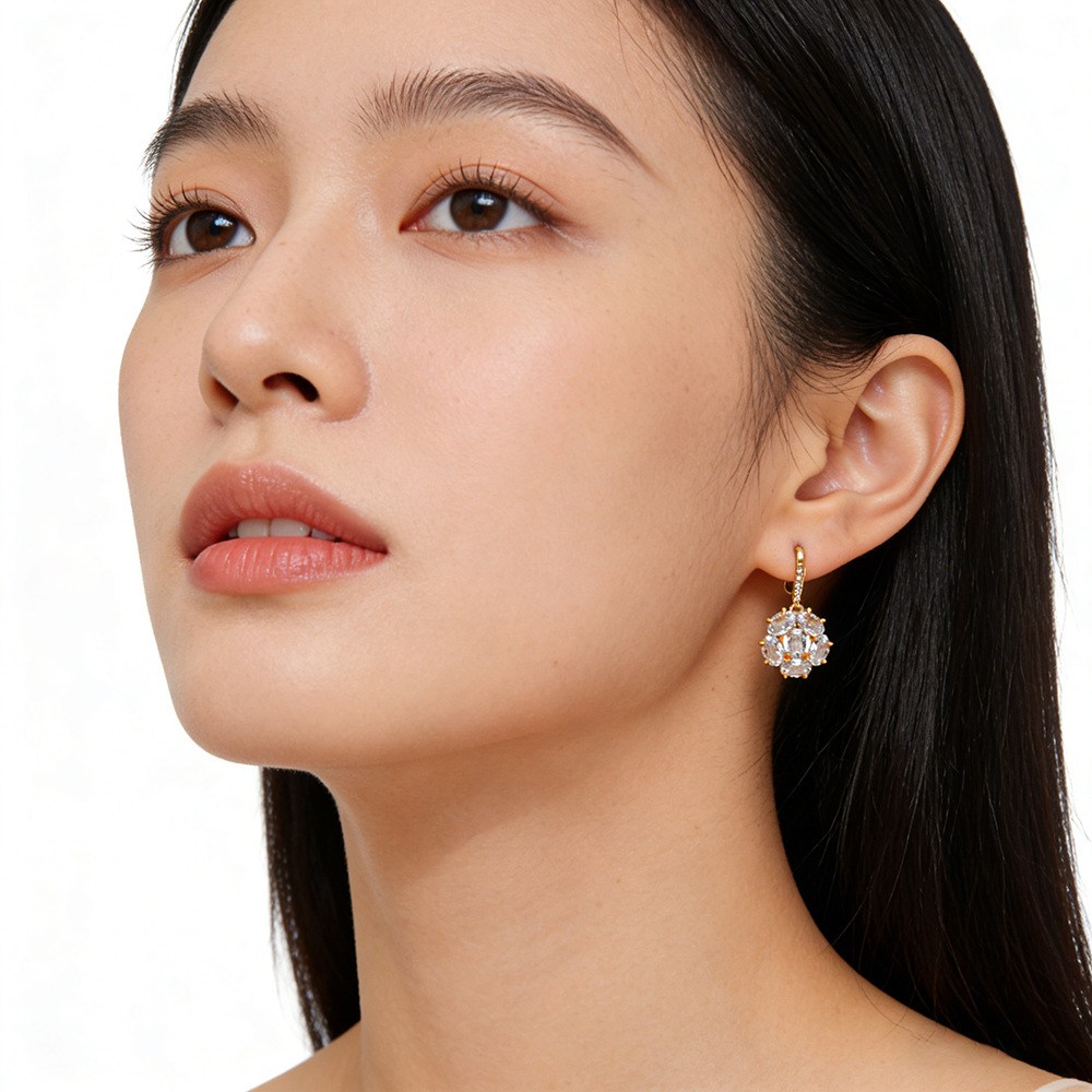 Hyacinth's fashionable and light luxury style, super sparkling zircon earrings, Douyin's best-selling high-end ear hooks, 2026 new trendy ear accessories Application Scenario