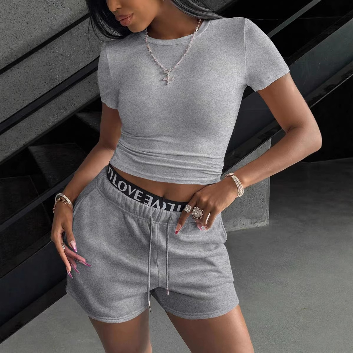 European and American women's clothing cross-border trade wholesale Amazon independent station, sportswear and casual sets, short sleeves and shorts, two-piece sets for women Specification drawing