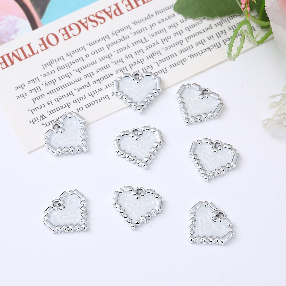 Versión coreana aleación goteo amor adornos accesorios diy collares pulseras colgantes cordones de mano cordones de cuentas llavero decoración Application Scenario