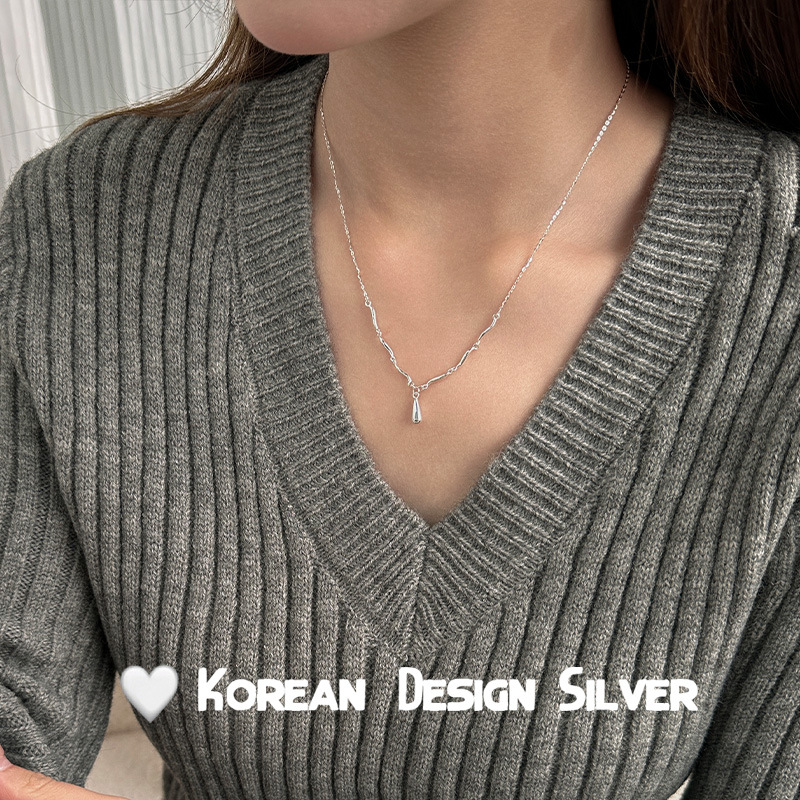Water Drop Wave s925 sterling silver necklace, a niche design for women on Instagram, with a cool and casual commuting style and a high-end collarbone chain
