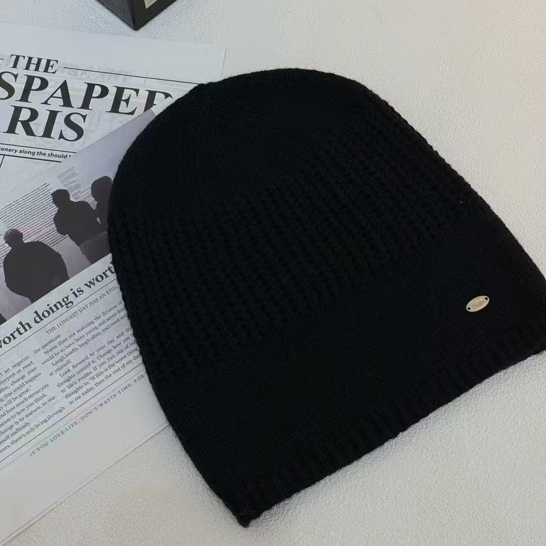 Solid-colored knitted hats for men in winter, large-head girdles, cold hats, Korean-style, versatile and warm woolen hats for women, making the face look smaller