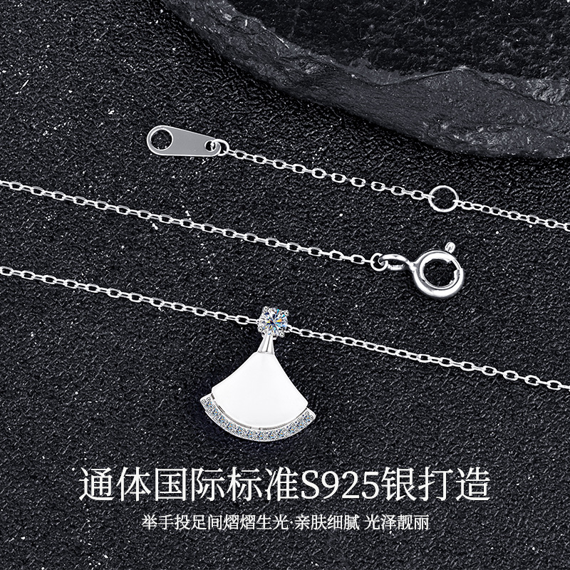 Fan-shaped dress necklace with micro-inlay design, a niche fashion 2026 new style, versatile and elegant, high-end collarbone chain details Picture