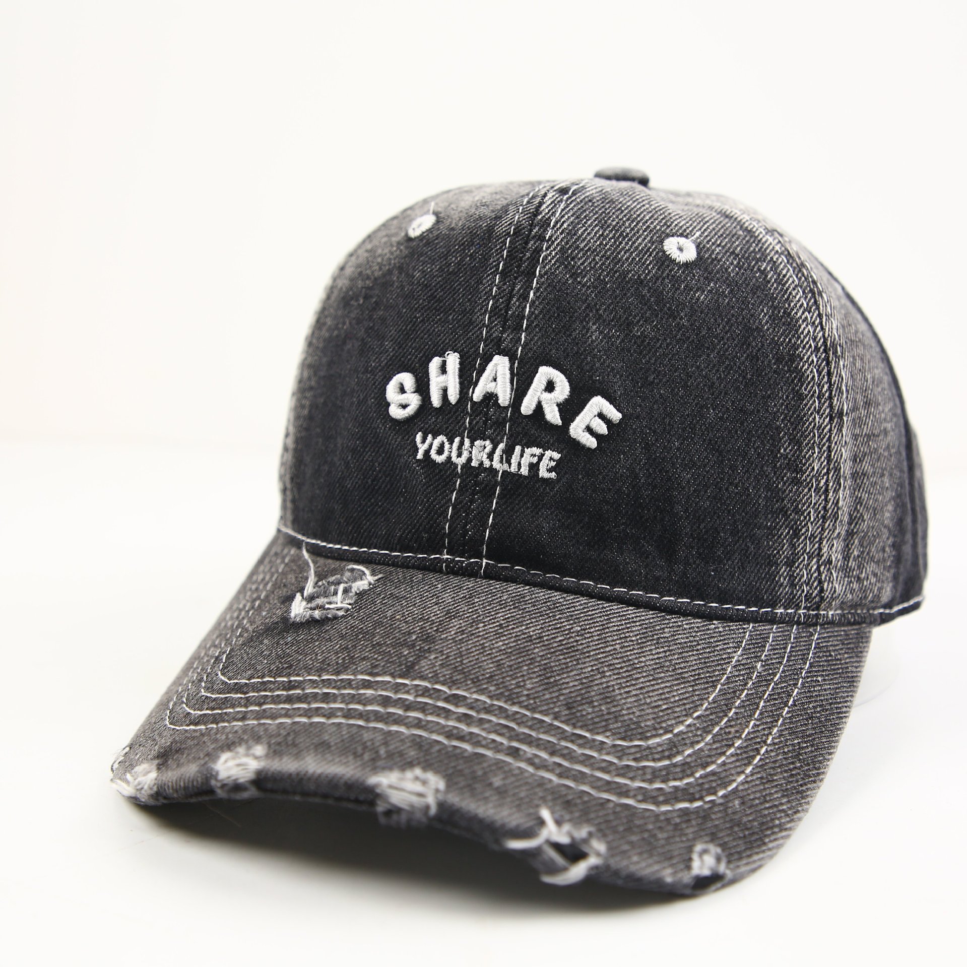 The new versatile wide-brimmed baseball cap for women is oversized and deepened to make the face look better. The small baseball cap and the large-brimmed baseball cap for men are simple and elegant Application Scenario
