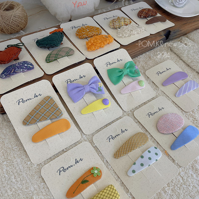 New Korean-style autumn and winter retro oval hair clips, handcrafted fabric children's double set, bowknot broken hair duck clips Application Scenario