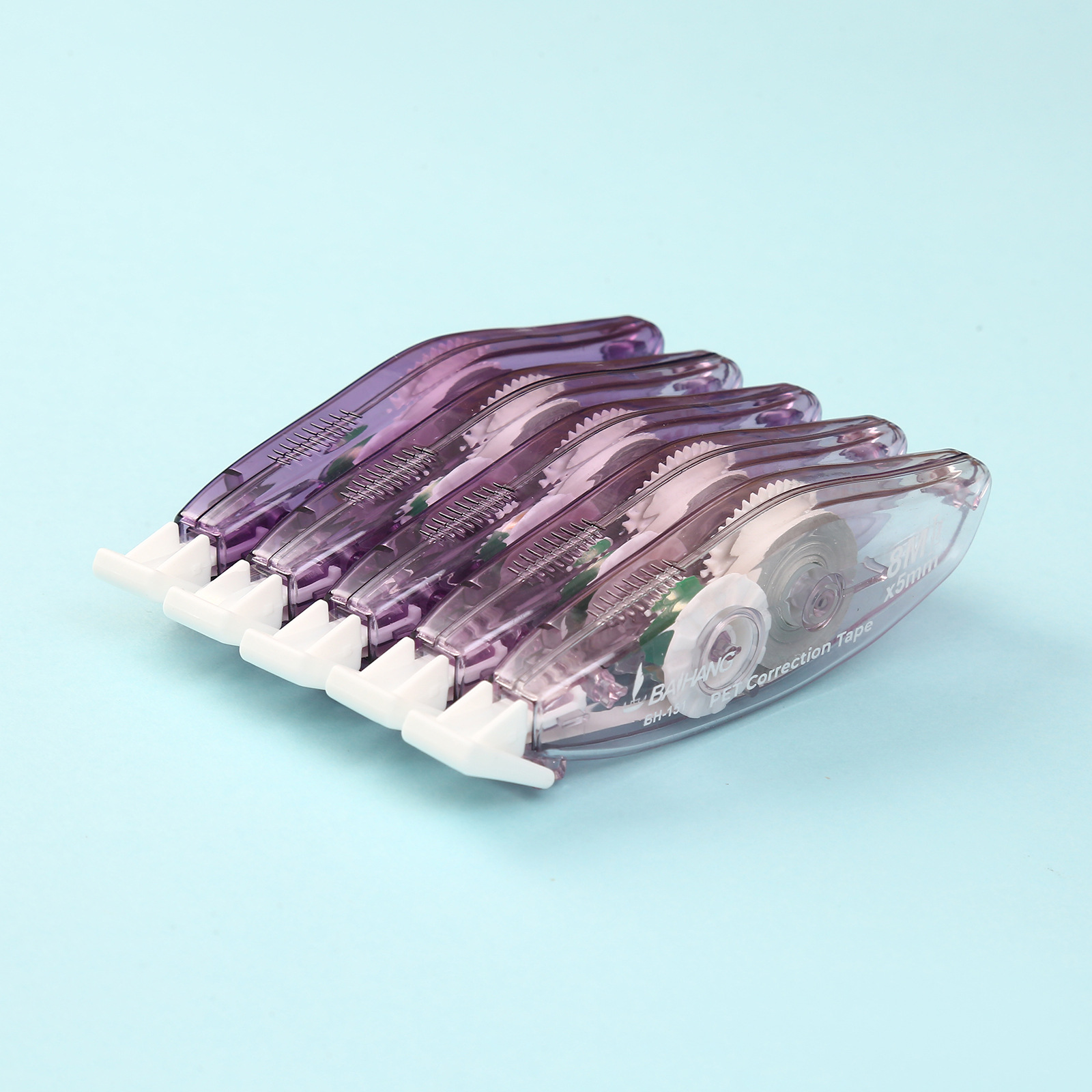 The gradient color large-capacity correction tape does not get stuck and can be continuously used for students. The correction tape set is smooth Specification image