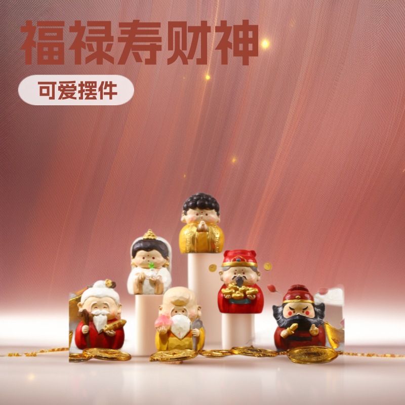 All the desired wood-carved ornaments are cute, featuring the God of Wealth, happiness, longevity and the Buddha. They are also decorative resin handicrafts on the table