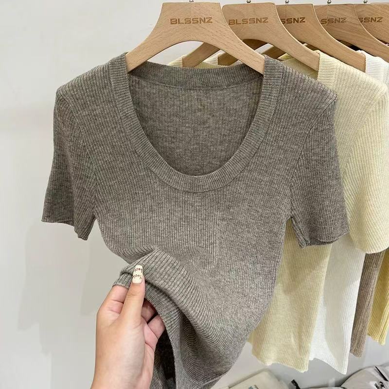 In 2025, a Korean-style U-neck off-the-shoulder knitted short-sleeved sweater for women, a thin solid color versatile spring short top for women