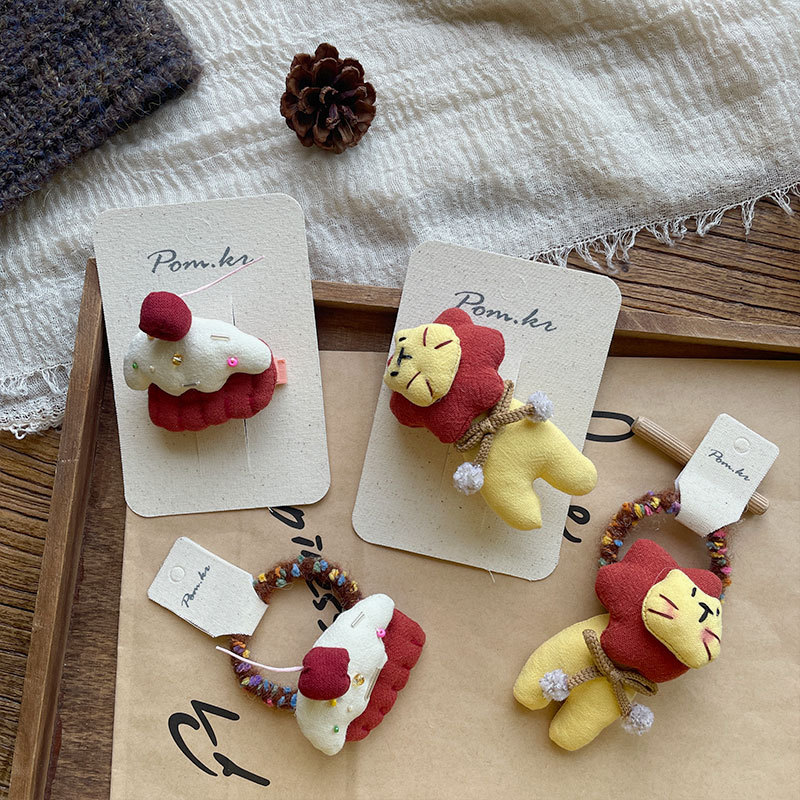 New Korean-style sweet autumn and winter mini cake hair clips, children's handcrafted fabric side fringe hair clips, hair accessories and hair bands details Picture