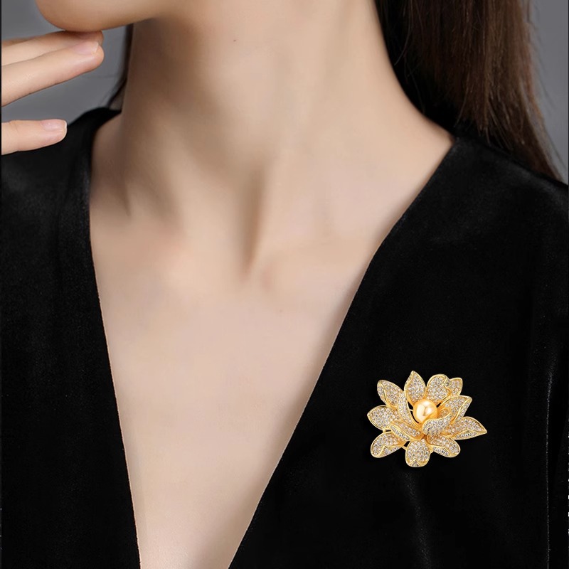 Flower brooch, high-end women, exquisite and luxurious style, brooch design sense, suit accessory brooch, Teacher's Day gift Specification image