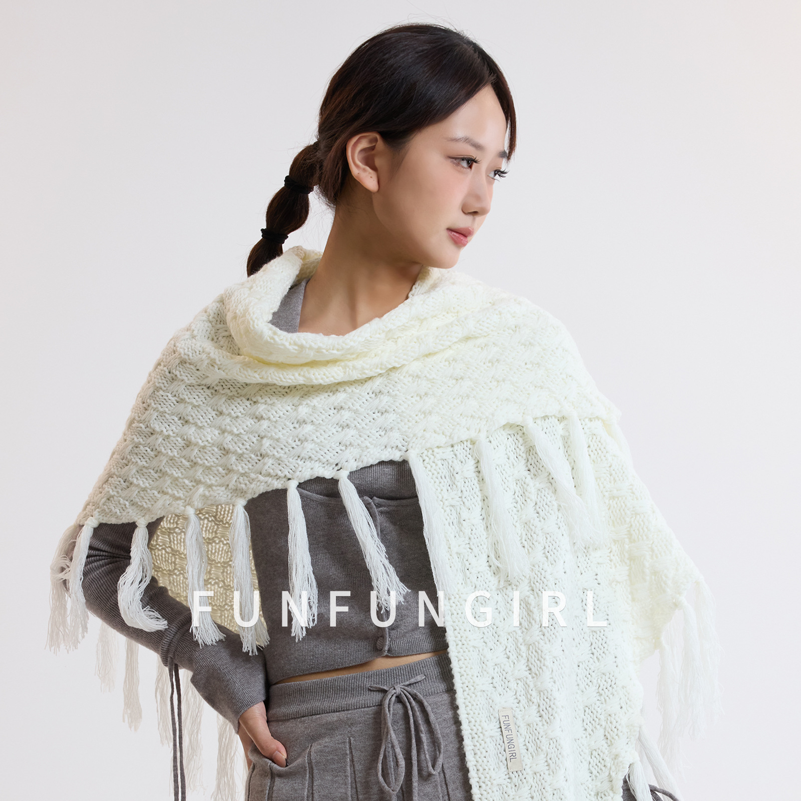 One-piece consignment for autumn and winter, soft and versatile tassel, ethnic-style knitted warm extended scarf, hidden checkered hanger, thickened triangular shawl, wholesale from street stalls details Picture