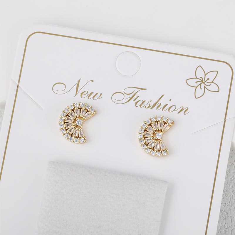 Copper plated with 18K gold and slightly inlaid zircon irregular geometric ear stud, light luxury and high-end style earrings for women wholesale Application Scenario