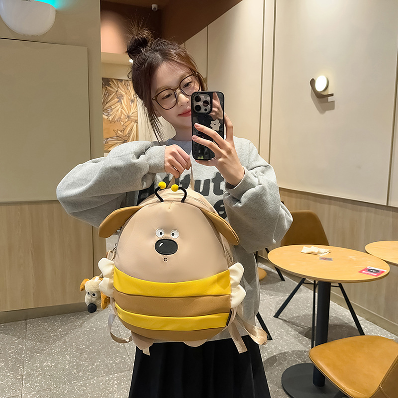 2025新款儿童可爱书包小蜜蜂双肩包日系卡通百搭轻便旅行女士背包