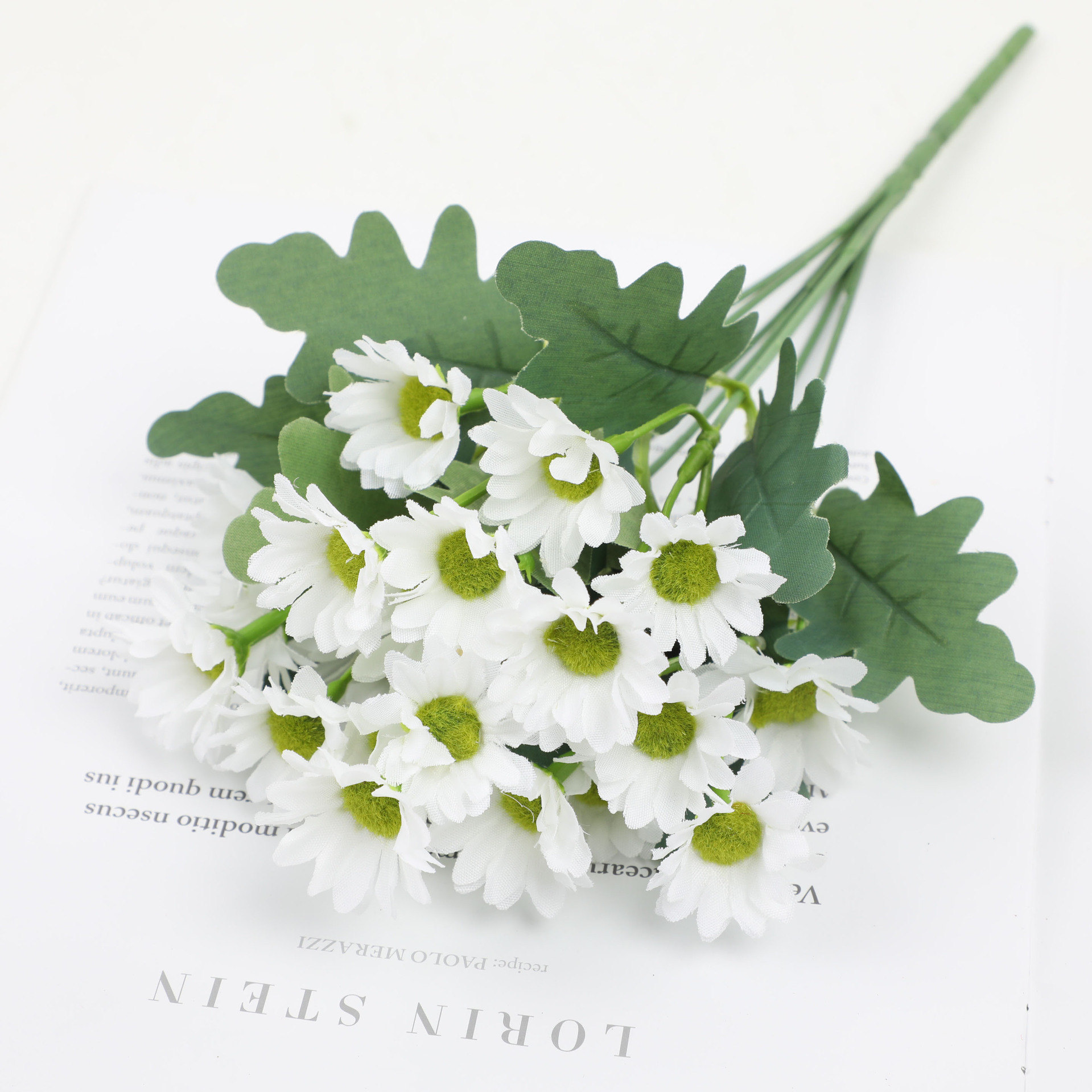 Wholesale of artificial chamomile flowers, fresh and small daisies, wedding, home and hotel decorations, flower arrangements, ornaments, photography props Specification image