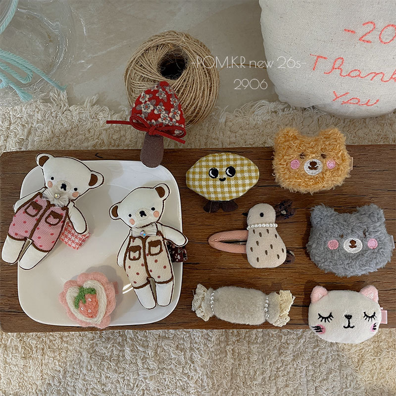 New Korean-style cartoon bear hair clips for autumn and winter, handcrafted fabric children's side fringed bangs clips, cute side clips for girls