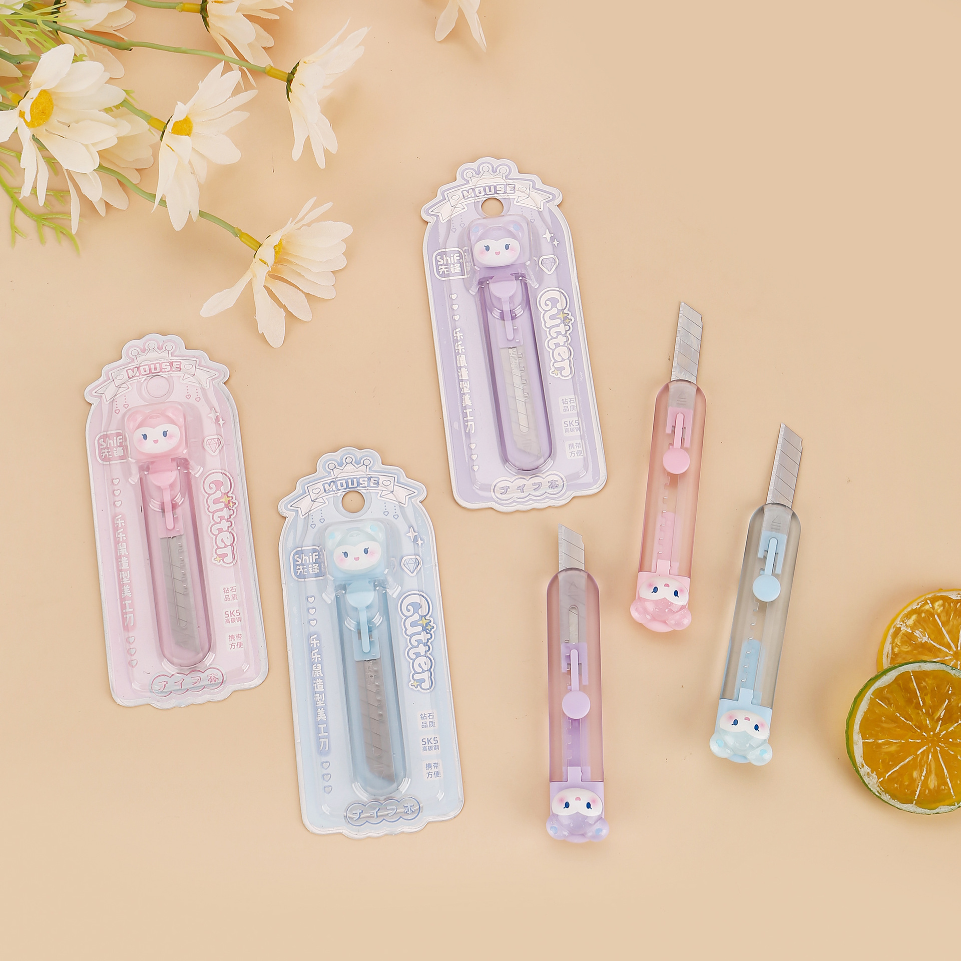 Pioneer 8177 cartoon utility knife, parcel opening knife, paper cutting knife, wallpaper knife, hand knife, widely used by students Application Scenario