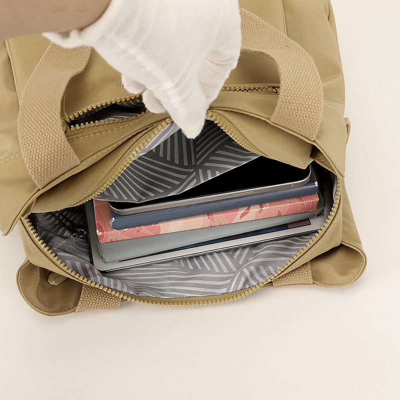 Nylon shoulder bag, crossbody bag, large-capacity handbag, commuter tote bag, ladies Application Scenario