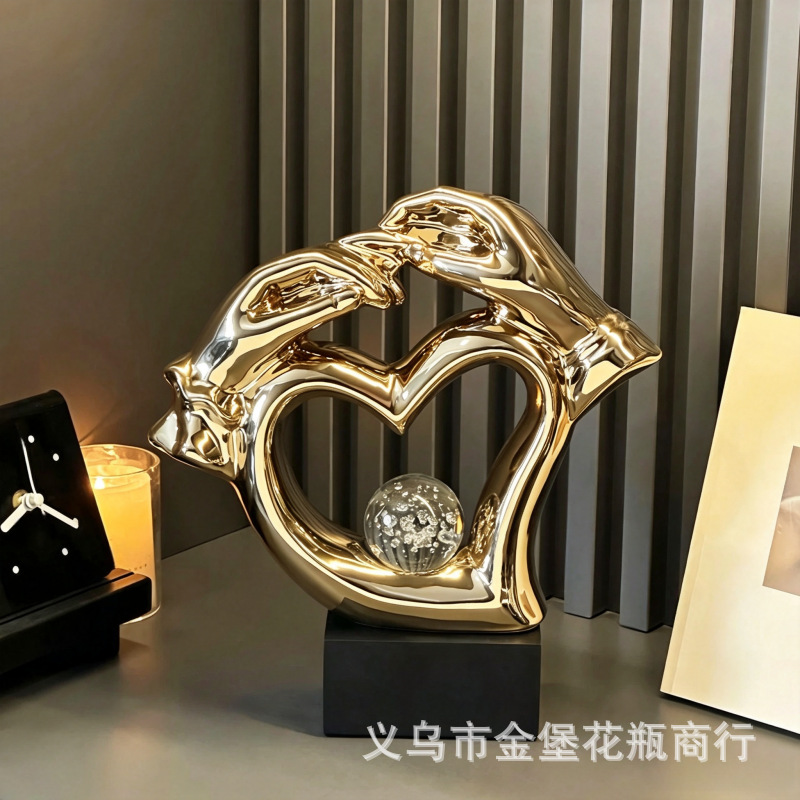 Luz de lujo corazón corazón corazón balón de cerámica calado en la mano bola de cristal habitación de boda sala de estar decoración romántica artesanía
