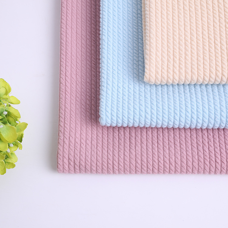 The manufacturer has in stock knitted diamond-shaped large and small checkered jacquard air layer fabric, polyester and ammonia tr clothing and home textile dyed fabric Specification image