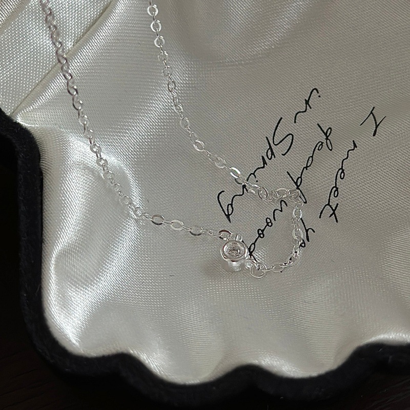 S925 sterling silver Korean-style niche design retro single zirconia necklace Korean-style simple collarbone chain Application Scenario