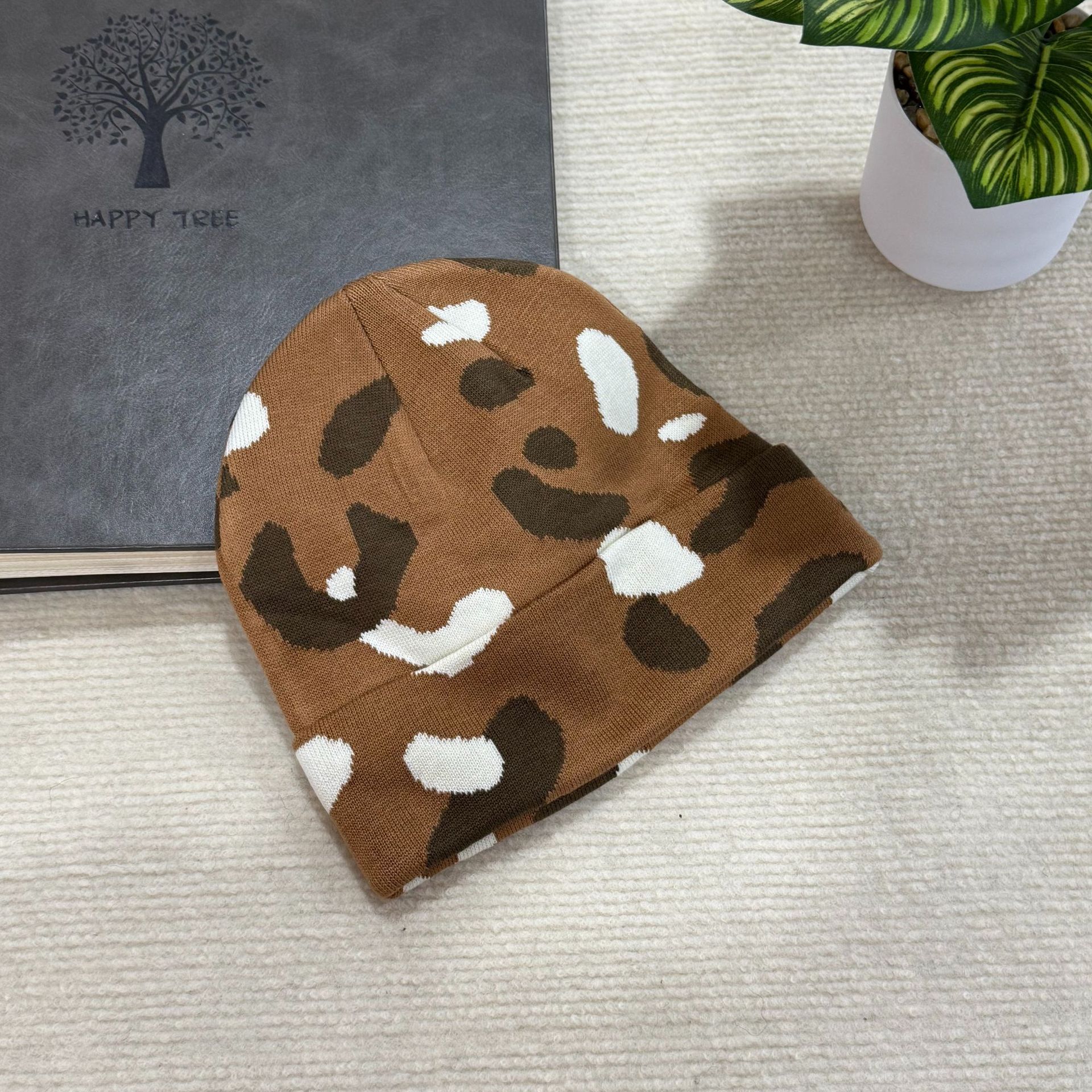 2025 New autumn and winter woolen caps, outdoor casual ski caps, European and American cold caps, warm jacquard camouflage knitted caps for men Specification image