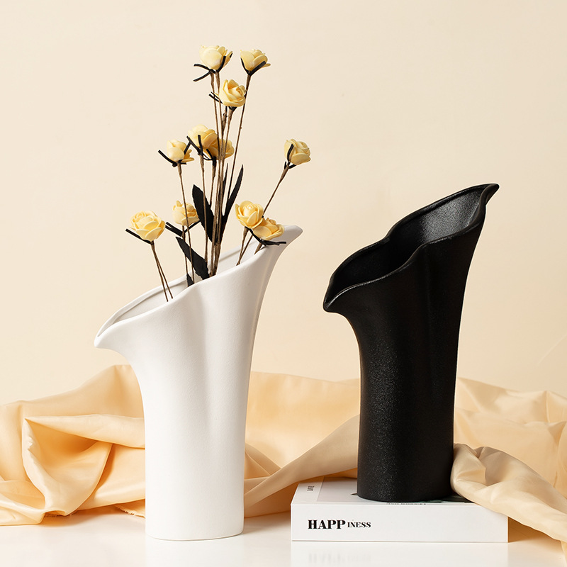Wholesale Nordic ceramic vases in 2025, Ins-style home living room ornaments, flower arrangements, light luxury and high-end creative hydroponic flower vases