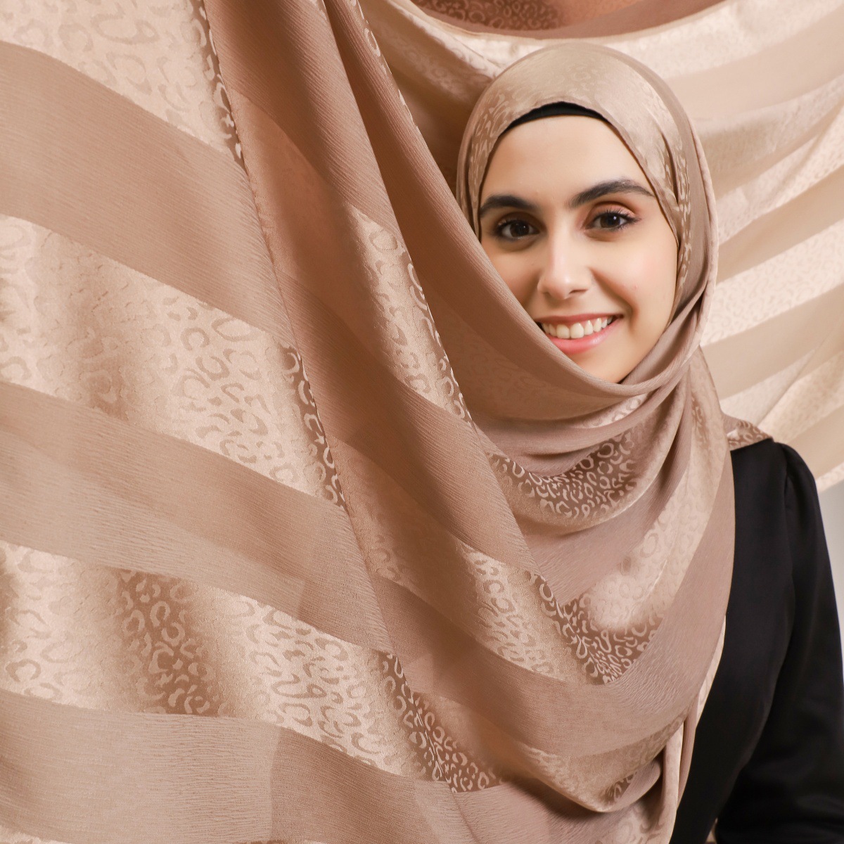 European and American trend monochrome leopard print jacquard wide striped long scarf shawl Satin silk-like smooth women's scarf and headscarf details Picture