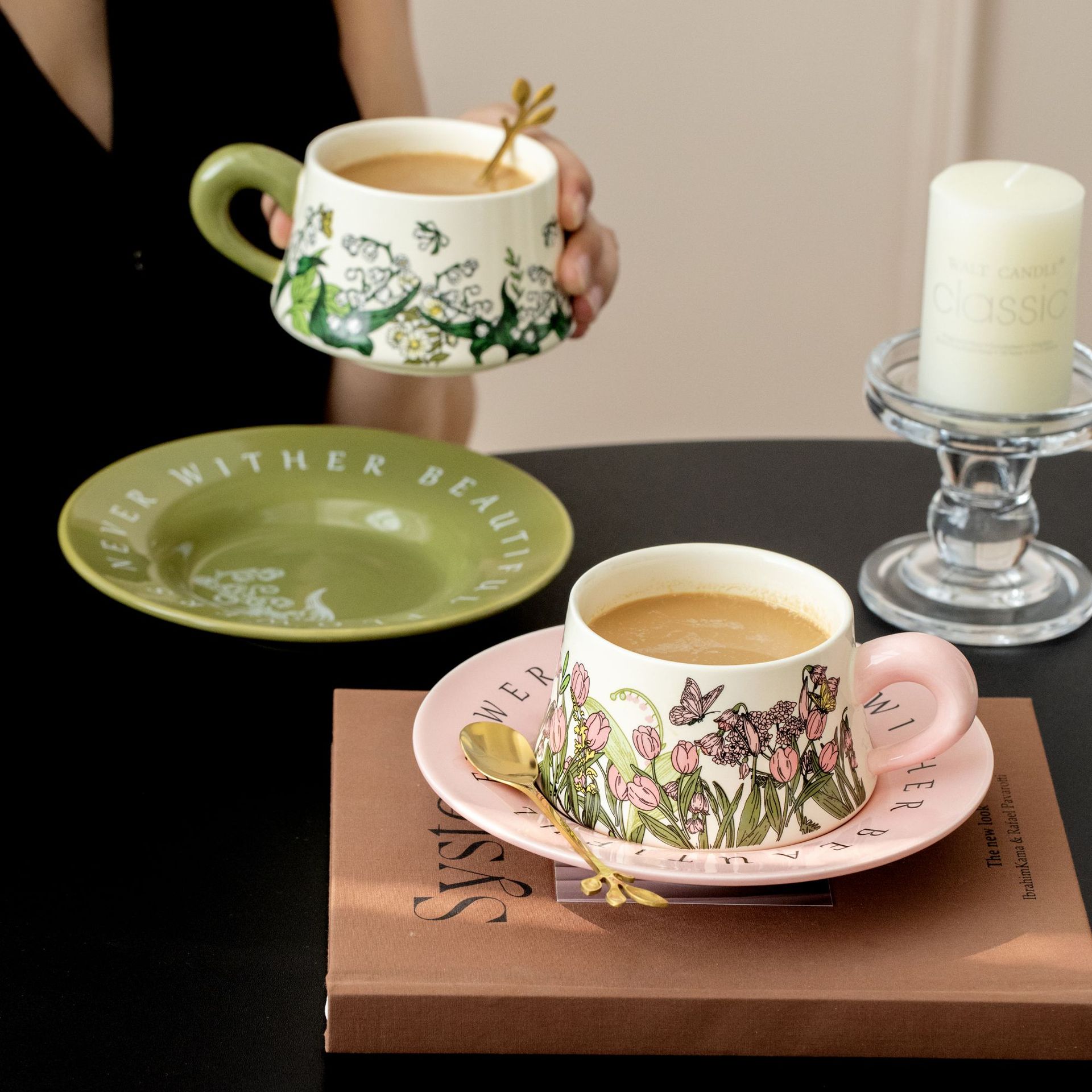 Retro French ceramic cups and plates, high-end wind chime flower coffee cup set, afternoon tea girls' drinking water cup as a souvenir Application Scenario