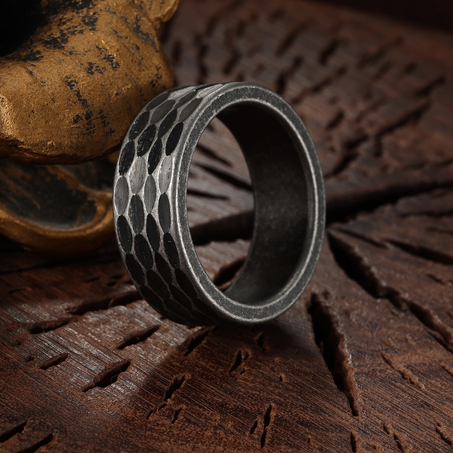 Amazon's European and American retro hammer-patterned ring, an aged men's trendy single ring, a unique hip-hop trendy men's ring Specification image