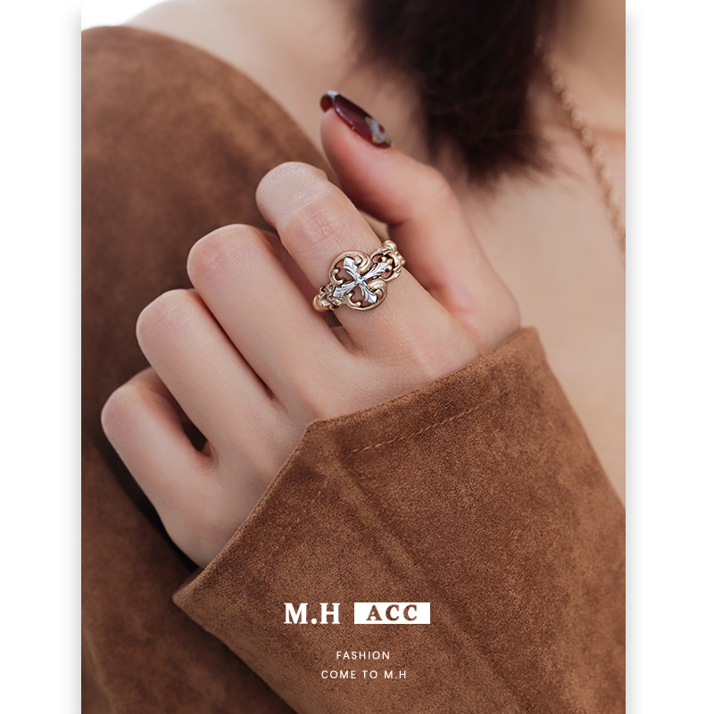 Iris key ring, a retro feminine charm, with a unique and original design sense, is an exquisite and versatile fashionable ring for the index finger details Picture