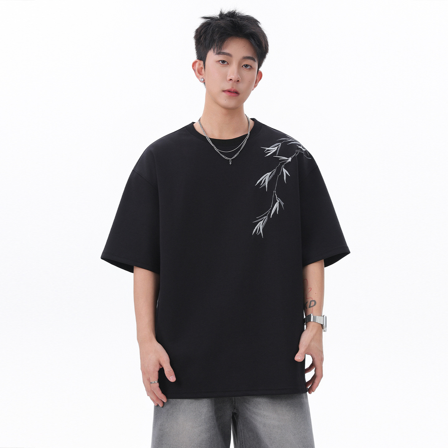 Beige short-sleeved T-shirt out of stock, short style with a large U-neck Specification image