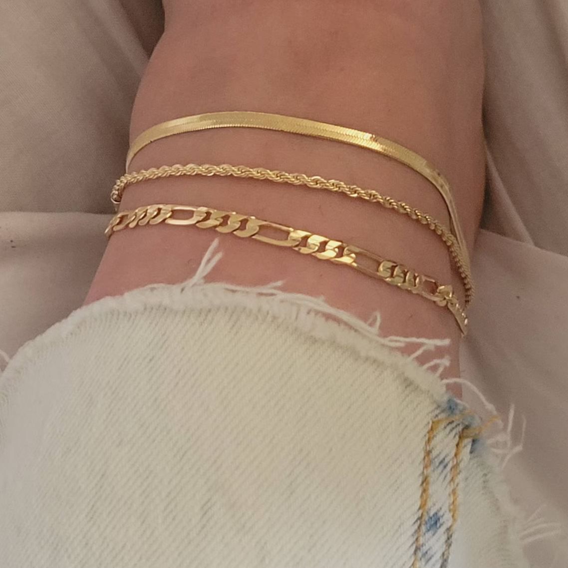 A three-piece set of Bohemian-style flat snake chain and twist chain for women's summer beach multi-layer ankle chain from Europe and America Application Scenario