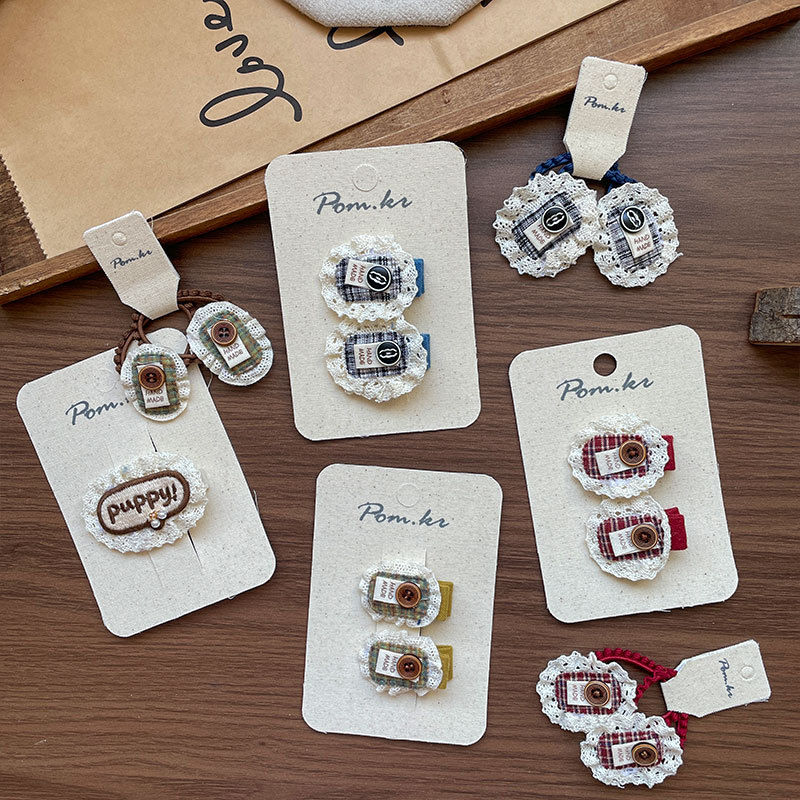 New Korean-style checkered lace hair clips, retro autumn and winter children's handcrafted fabric side fringe hair clips for women details Picture