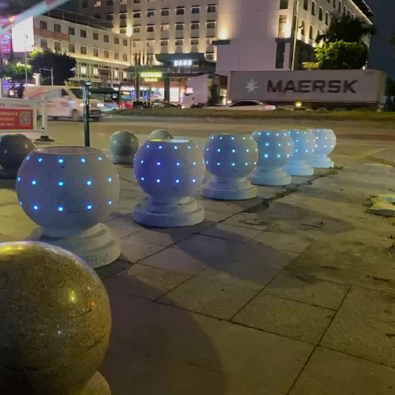 Solar energy luminous stone ball commercial Plaza Luminous vehicle barrier stone ball roadblock anti-collision mobile phone charging smart stone pier details Picture