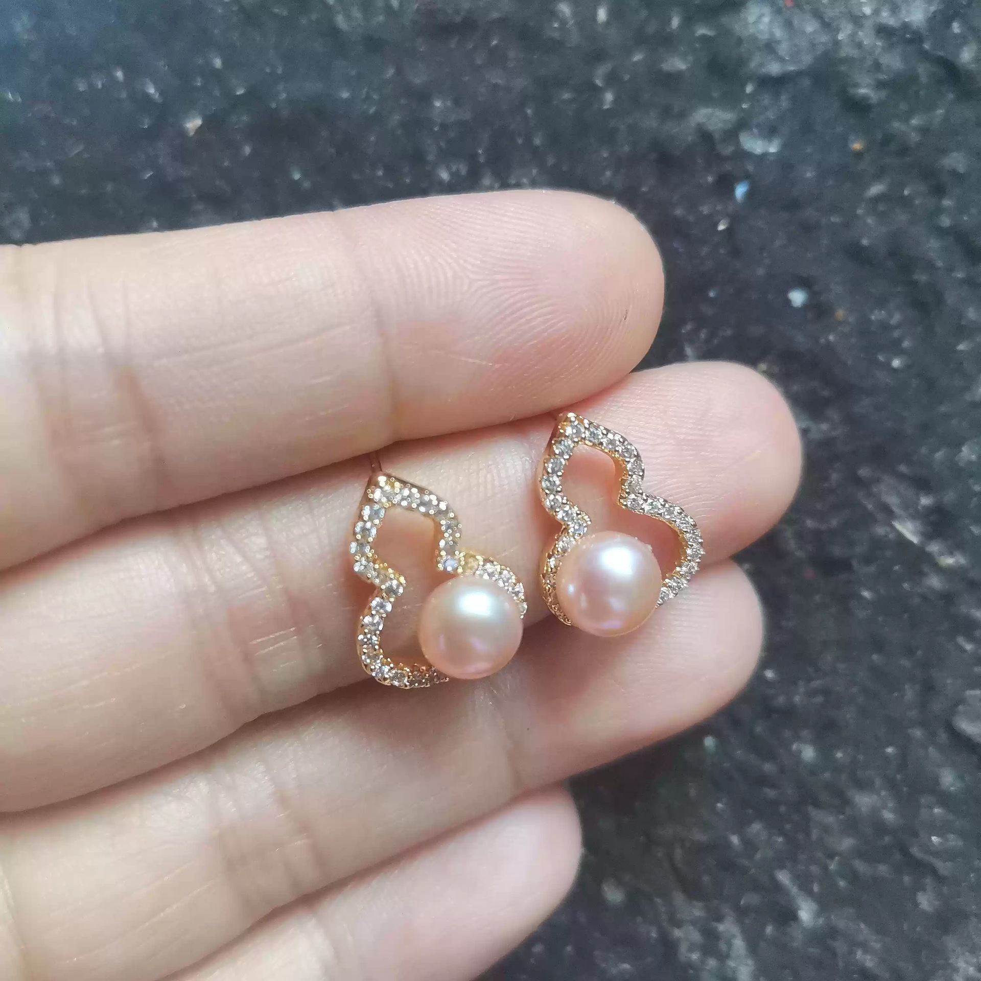 Silver needle Zircon pearl gourd stud earrings for women, light luxury, high-end, unique style, niche earrings and earrings 2025 New style Application Scenario