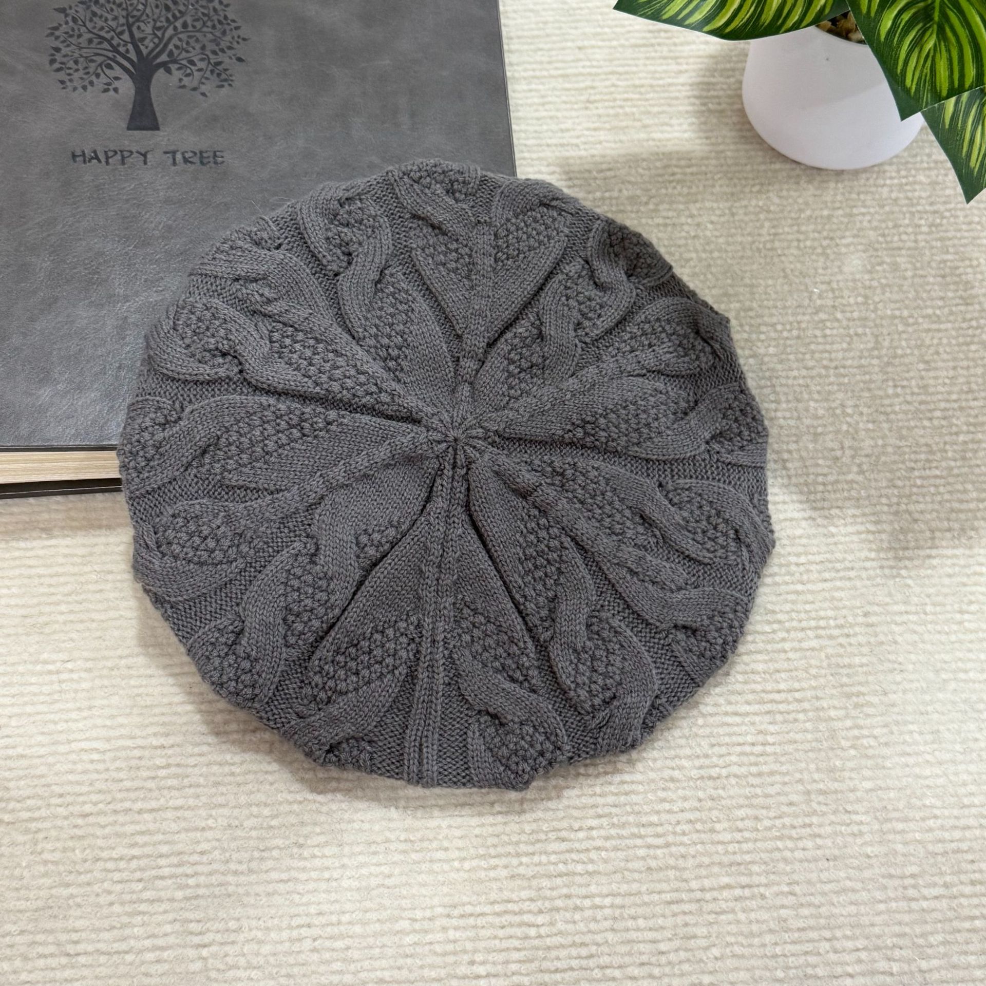 Women's autumn and winter thickened beret with cashmere hat, cross-border export single knitted beret from South Korea details Picture