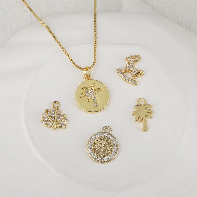 A simple and fashionable diamond-encrusted coconut tree pendant necklace, a new plant collarbone chain necklace, a cross-border best-selling accessory Application Scenario
