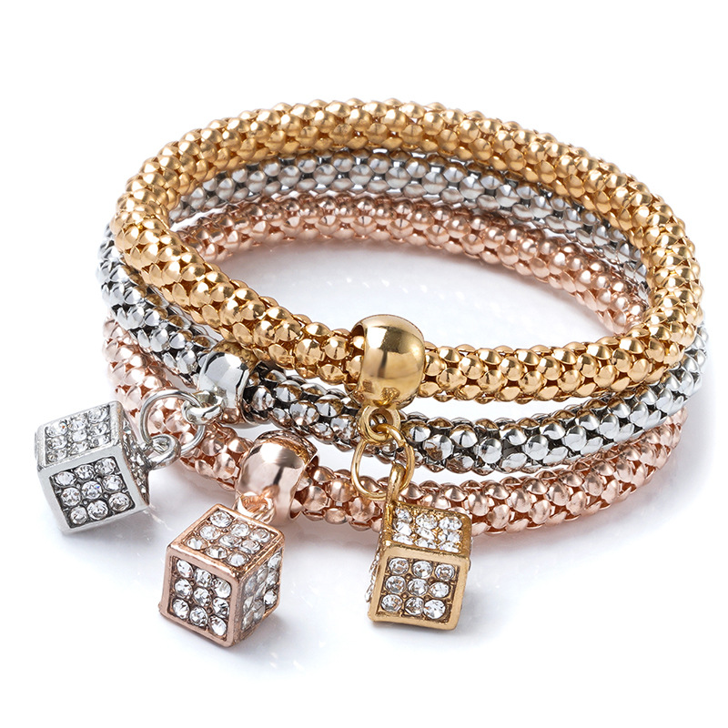 A cross-border best-selling alloy three-color set of elastic popcorn corn chain with diamond heart pendant bracelet for women from Europe and America Application Scenario
