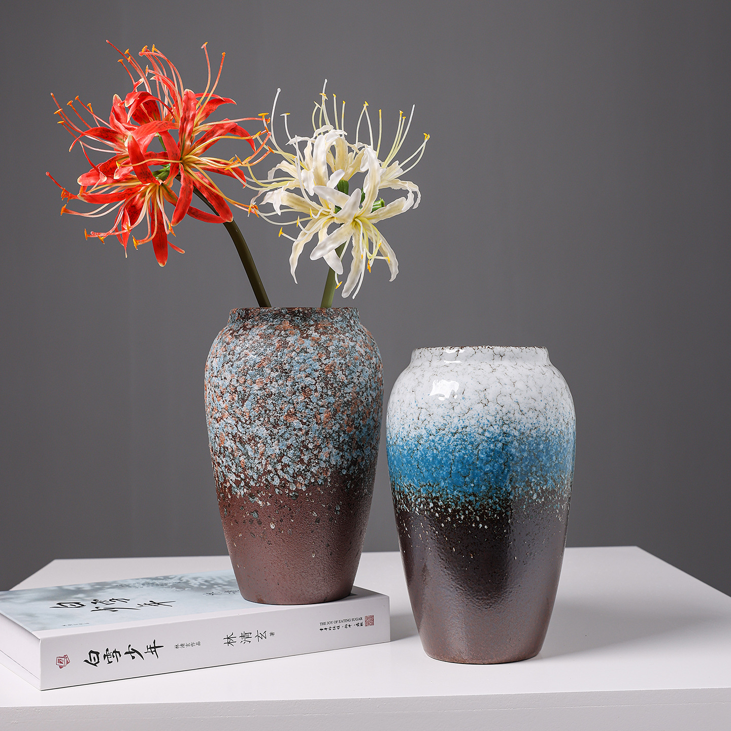 2025 Chinese-style high-end retro ceramic vase, hotel, home, living room, entrance hall flower arrangement decoration piece, hole-free hydroponic flower vase Application Scenario