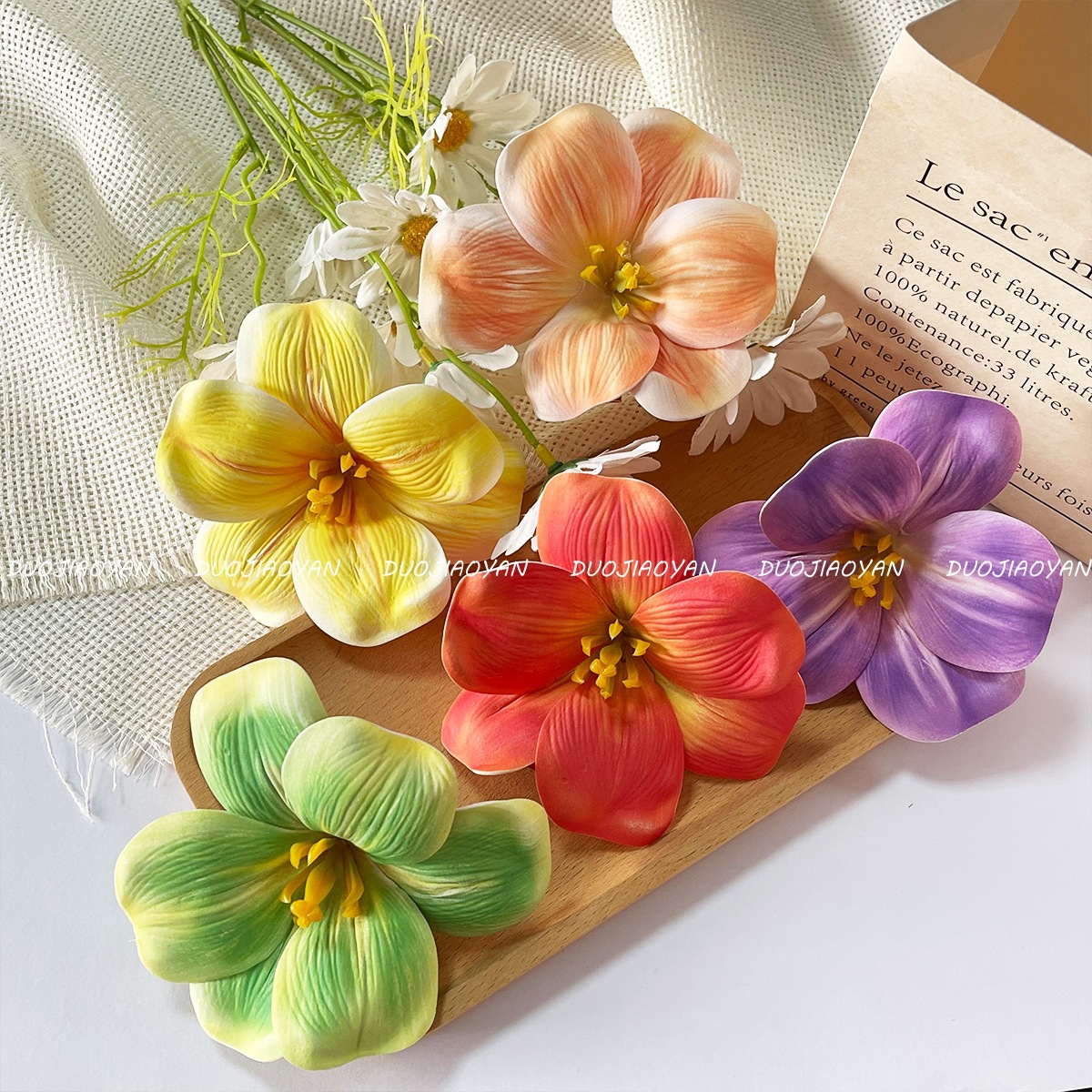 New cross-border tulip flower hair clips, large color simulation flower hair accessories, Hawaiian beach vacation style hair clips Application Scenario