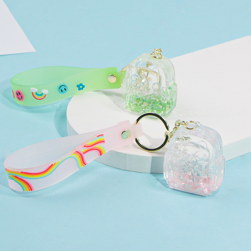 Creative oil-in-oil flowing sand schoolbags, keychains, pendants, couple fashion bags, key chains, exquisite and cute gifts wholesale Application Scenario