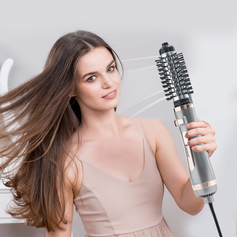 The manufacturer wholesals multi-functional curling and straightening dual-purpose hot air combs, two-in-one curling irons, and fully automatic air-blowing combs that are selling well across borders