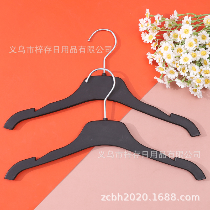 Wholesale of large-sized, thickened, seamless, men's and women's suit hangers specifically designed for clothing stores details Picture