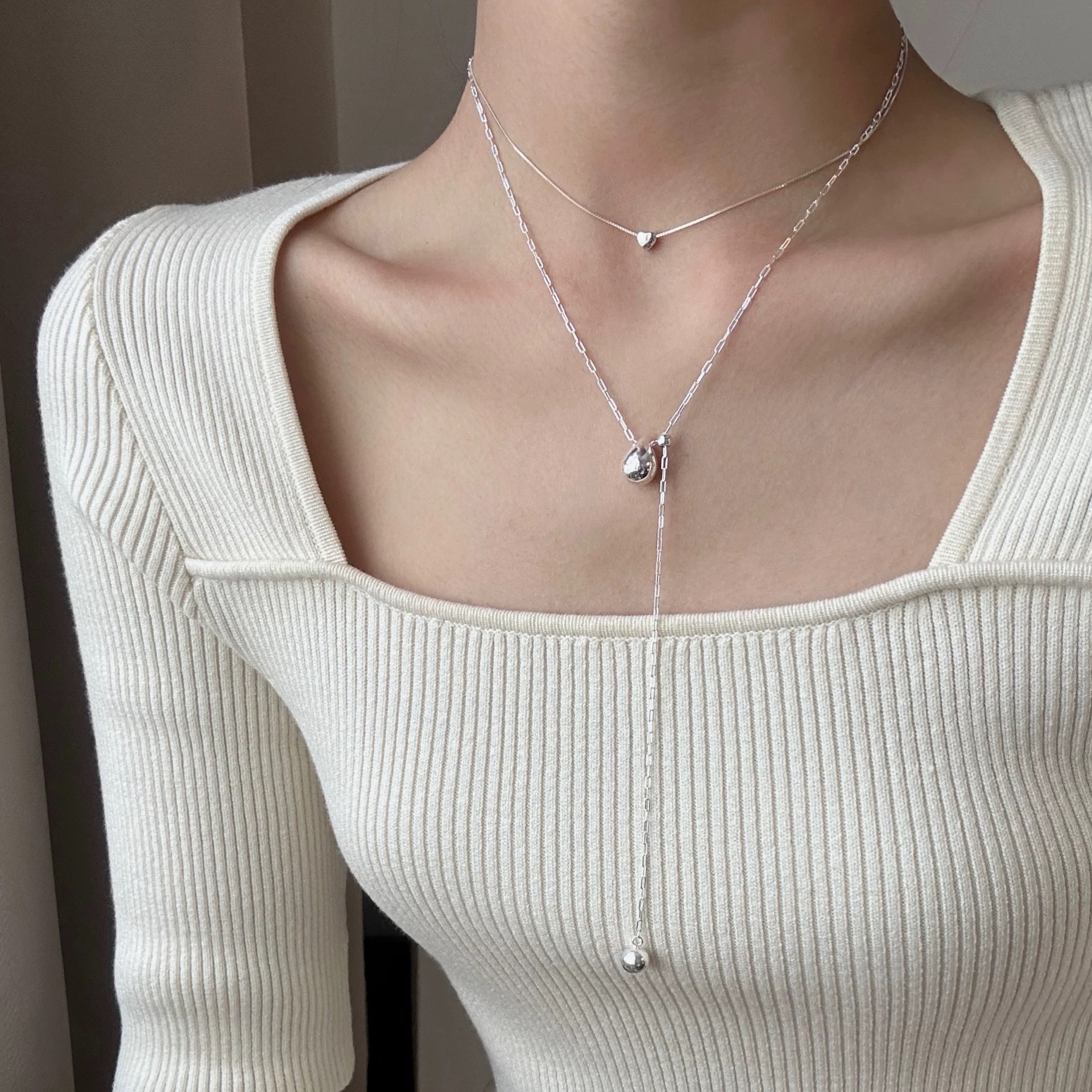 S925 sterling silver 12.8 pull-out water drop necklace, with a high-end, light luxury and niche design, simple and fashionable sweater necklace for women Application Scenario