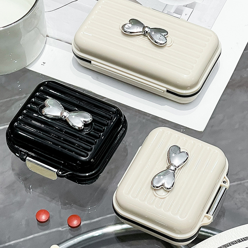 Portable medicine box dispensing box, 7-day one-week portable small dispensing device, compartments for pills, jewelry storage and sealing box Application Scenario