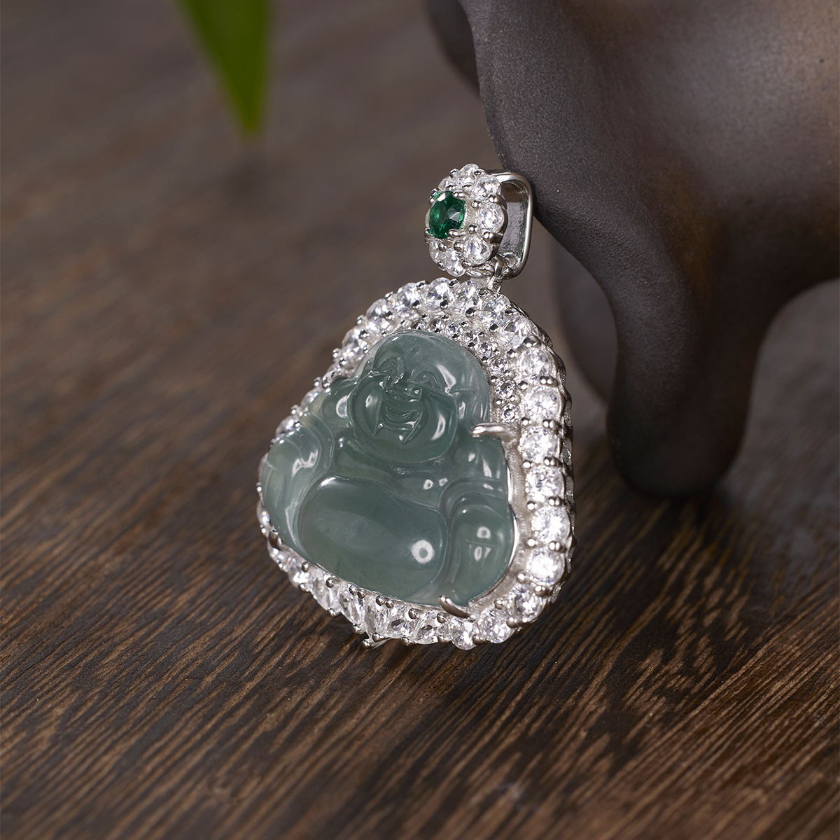 A large-sized natural jadeite pendant for the Buddha deity, a new Chinese-style high-end silver-inlaid jade jewelry with a national trend Specification image