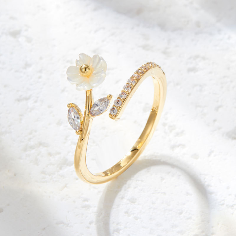Fresh and elegant mother-of-pearl flower open ring, copper alloy slightly inlaid zircon adjustable index finger ring, exquisite ring Application Scenario