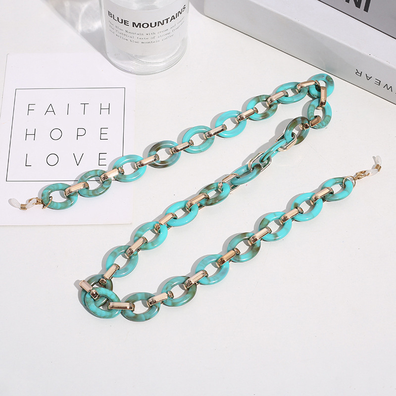 Fashionable acrylic necklace with two-color effect, UV gold electroplated neck chain, multiple colors to choose from, hot-selling spliced necklace, mask chain Application Scenario