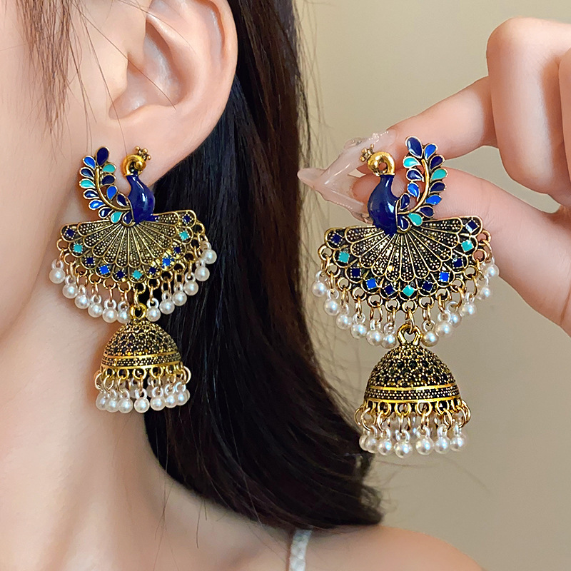 Silver needle retro diamond-encrusted water drop tassel earrings, new Chinese-style earrings with ethnic minority style, personalized and creative heavy industry earrings Application Scenario