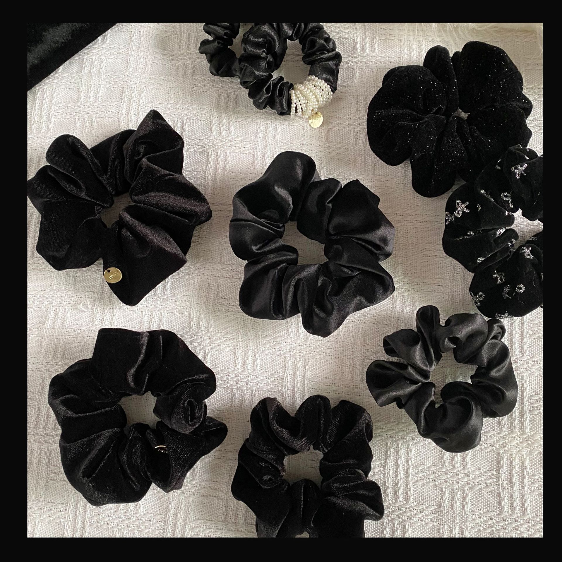 Black fine French large intestine hair band, retro solid color pillow, large intestine hair band, women's high-end style hair tie